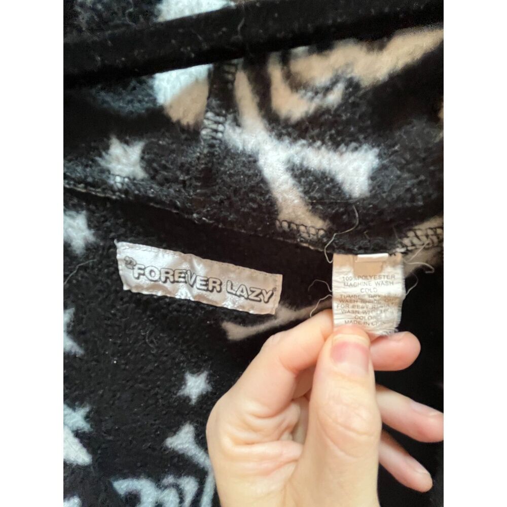 Forever Lazy Fleece Skull & Crossbones Hooded One… - image 8